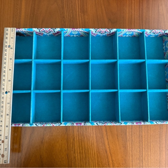 Raymond Waites Jewelry Organizer with 18 Compartments - Picture 5 of 9